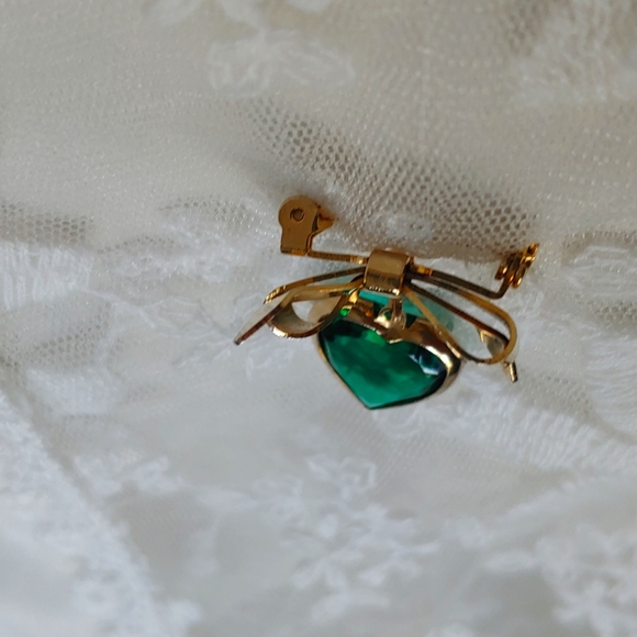 🍀Vintage Bow and Green Gem Heart Brooch💚 - Picture 10 of 11
